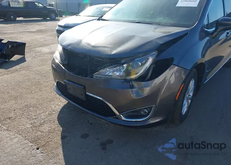 2017 Chrysler Pacifica Touring-L z USA, uszkodzony, nr VIN 2C4RC1BG7HR702459